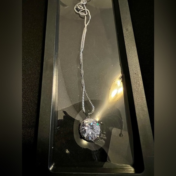 Brand New 18k 10.00CT Moissanite Diamond pendant - Picture 9 of 10
